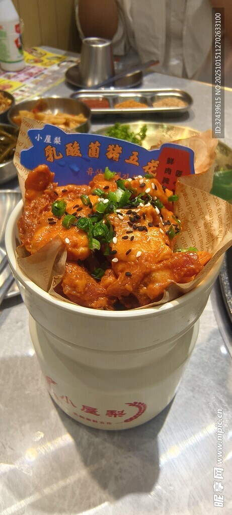 美味纸杯装炸鸡