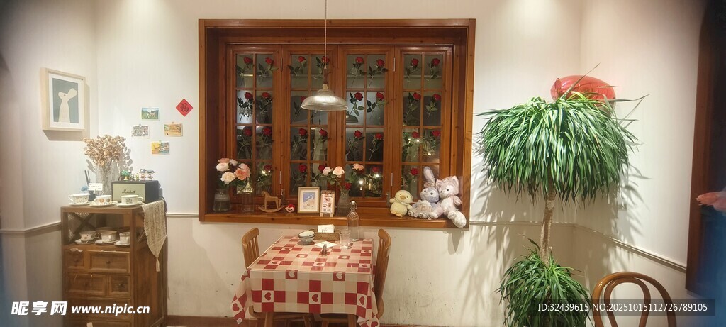 温馨客厅一角装饰展示