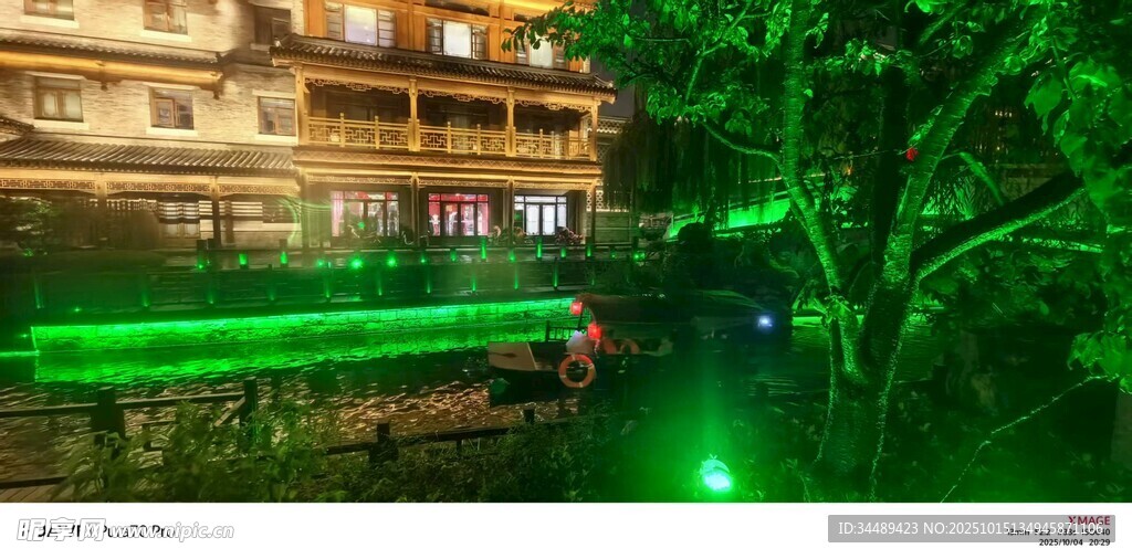 河畔建筑