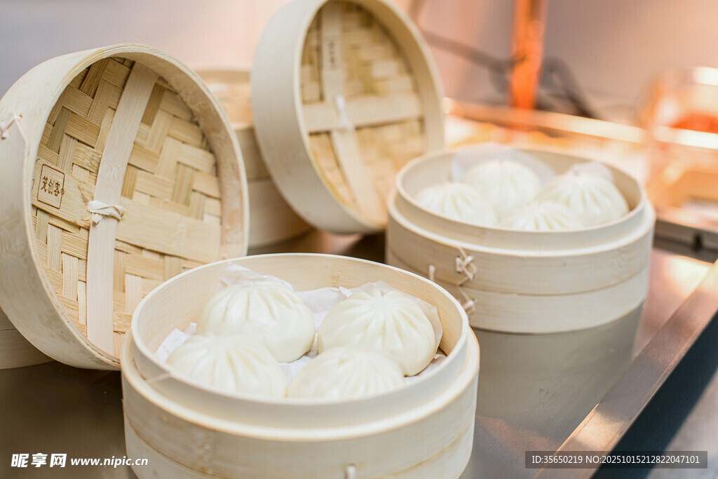 蒸笼里的美味传统小笼包