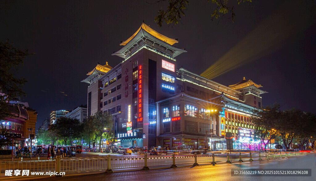 城市夜景中式建筑灯光秀