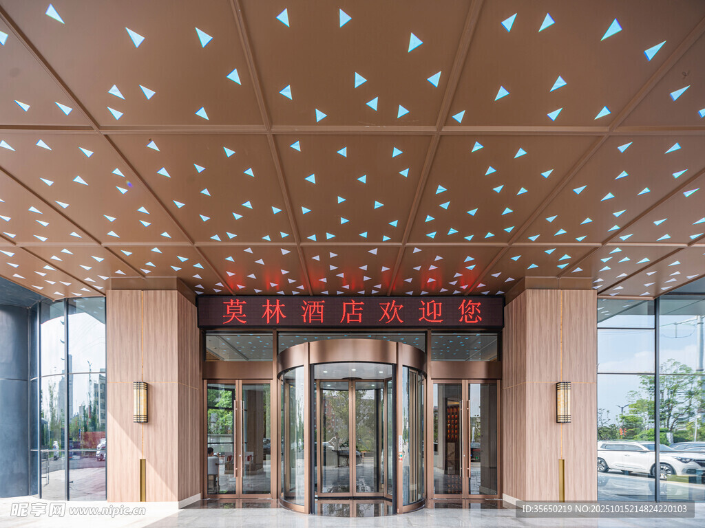 现代旋转门建筑入口景观