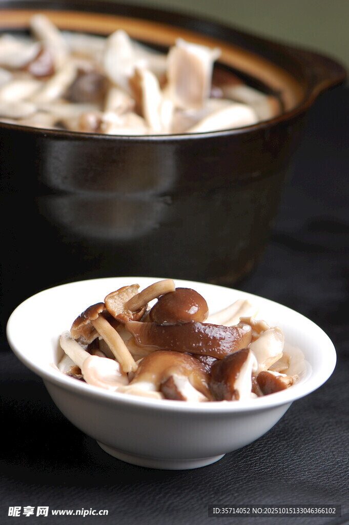 美味菌菇汤鲜香诱人