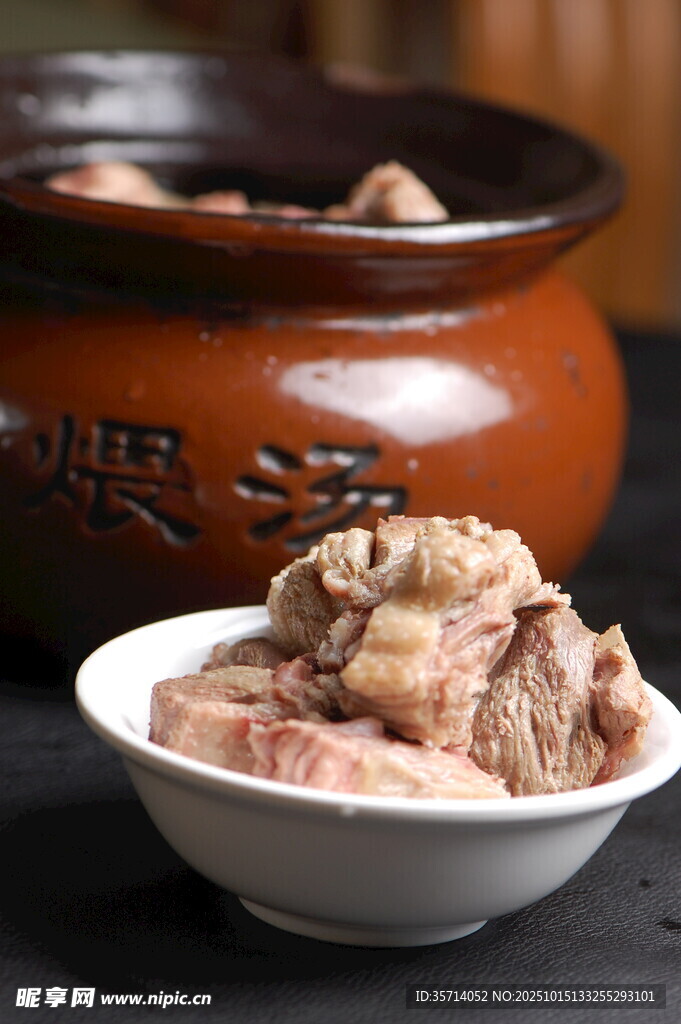 瓦罐炖排骨