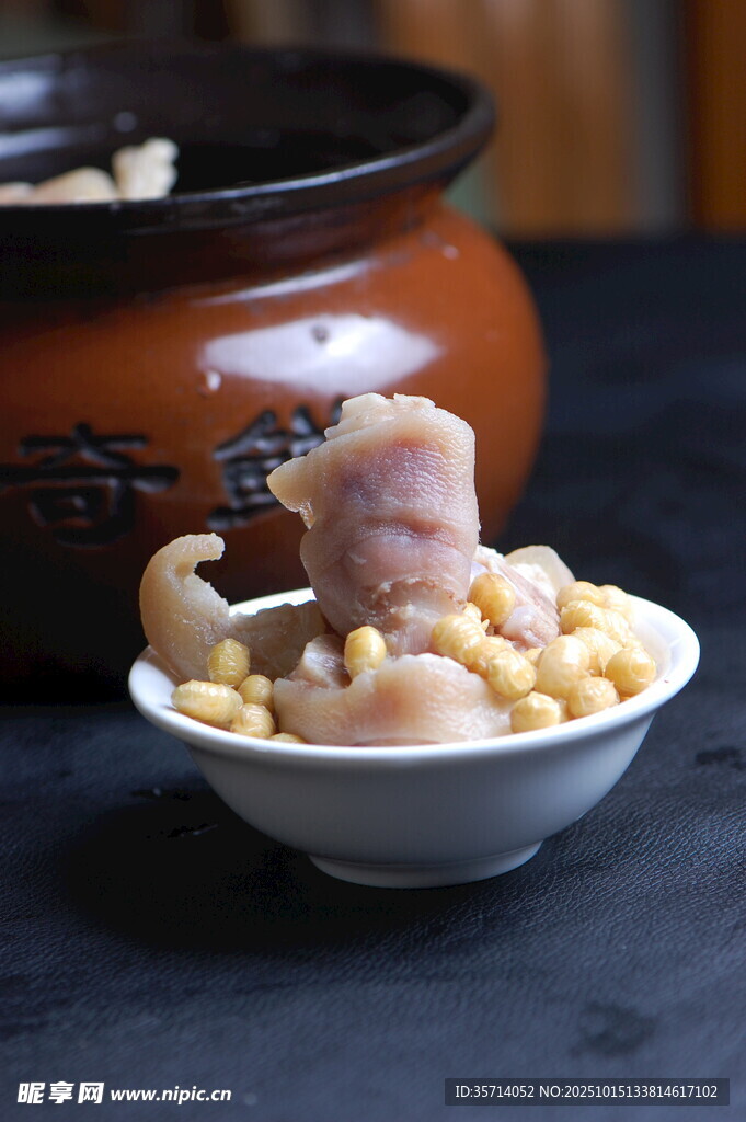 黄豆炖猪蹄