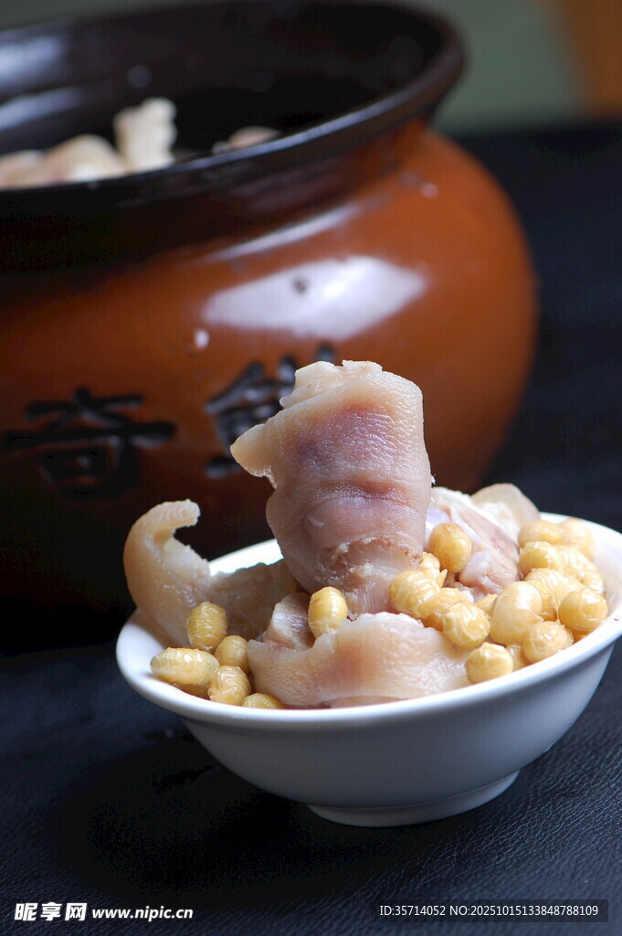 黄豆炖猪蹄
