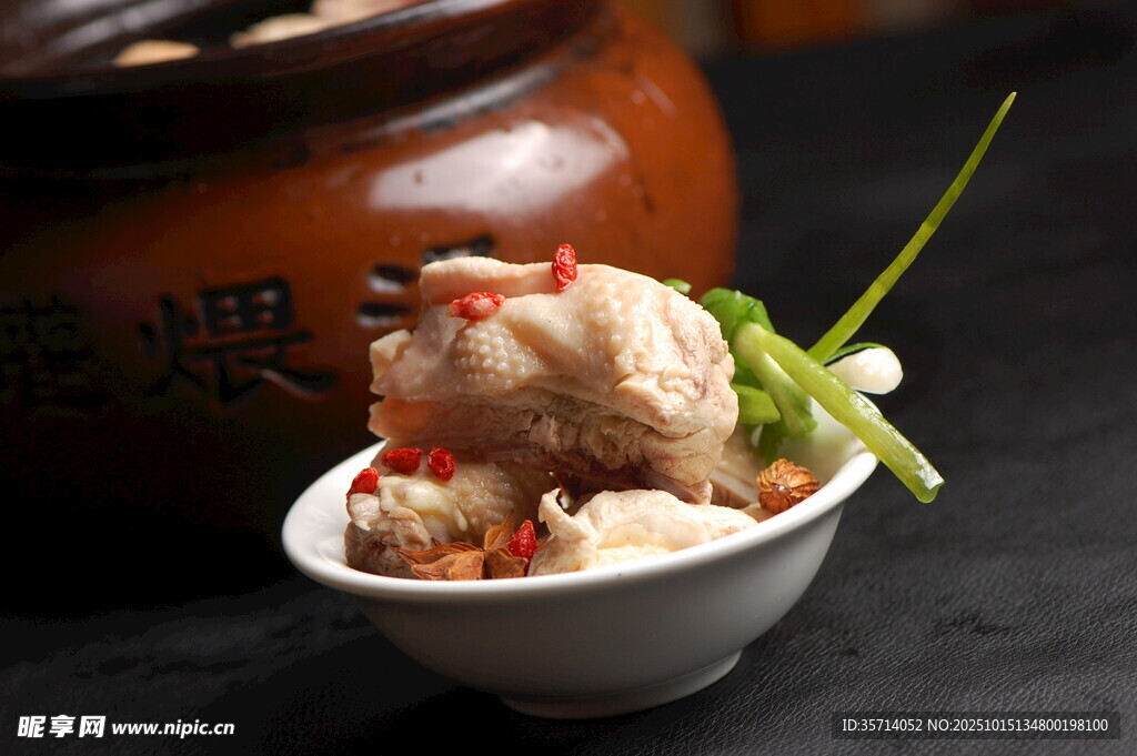 美味瓦罐鸡肉