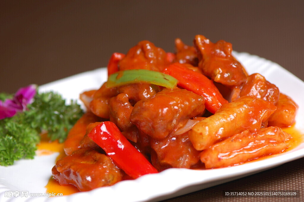 美味红烧排骨摆盘精致