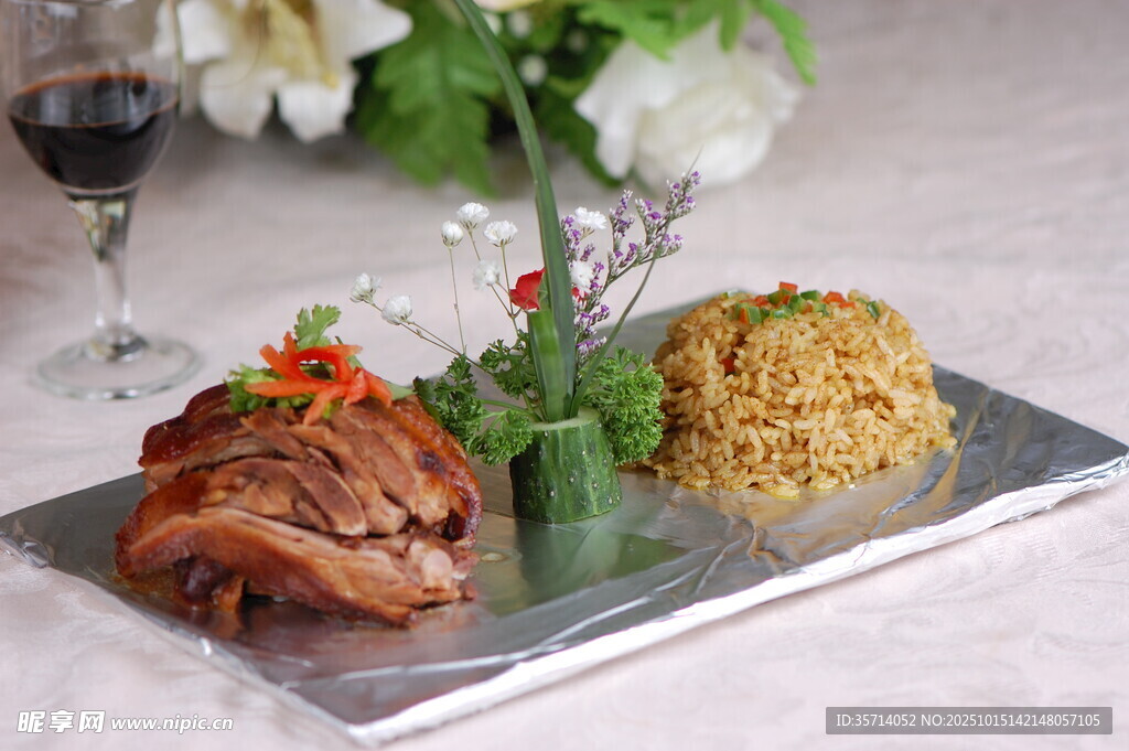 美味烤肉配特色炒饭