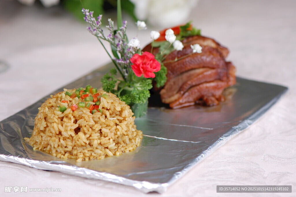 美味烤肉配特色炒饭