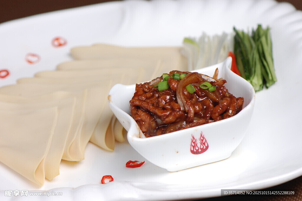 肉酱拌面食材摆盘展示