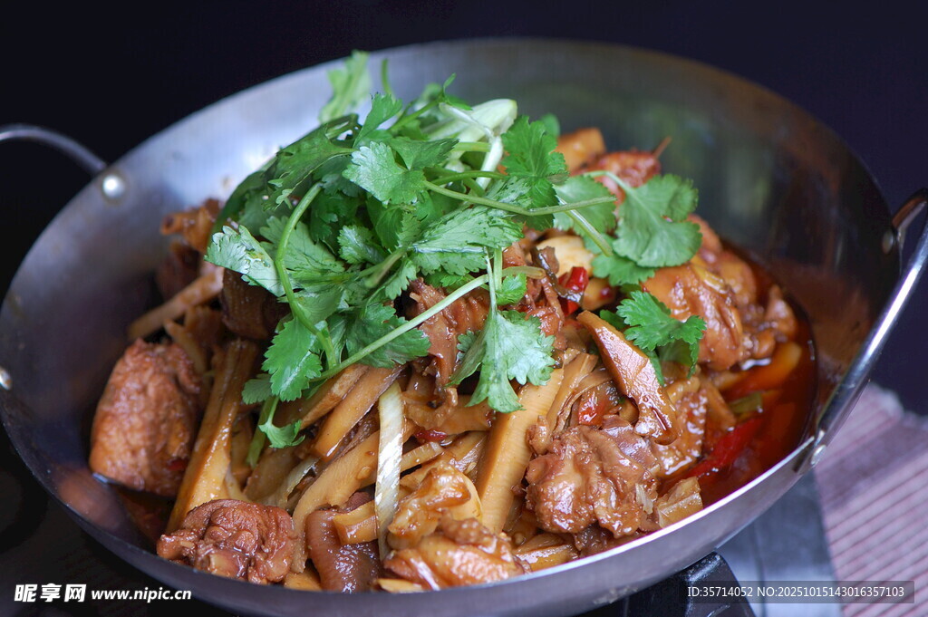 香辣牛肉锅鲜香诱人