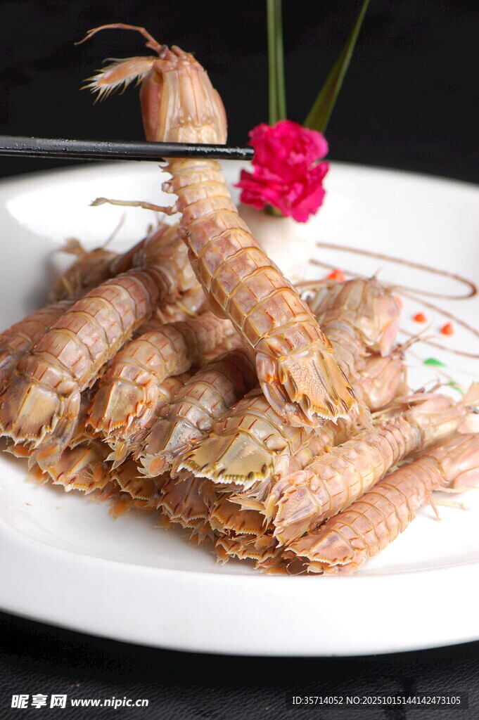 美味皮皮虾摆盘精致