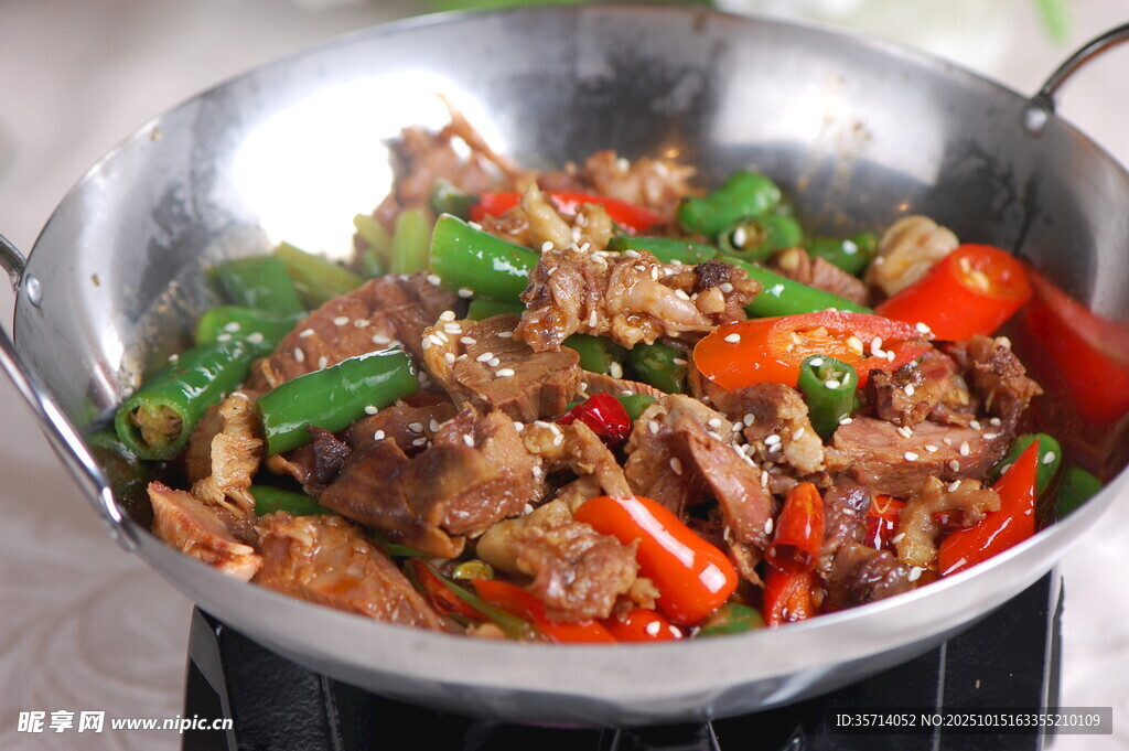 干锅牛肉色香味俱全