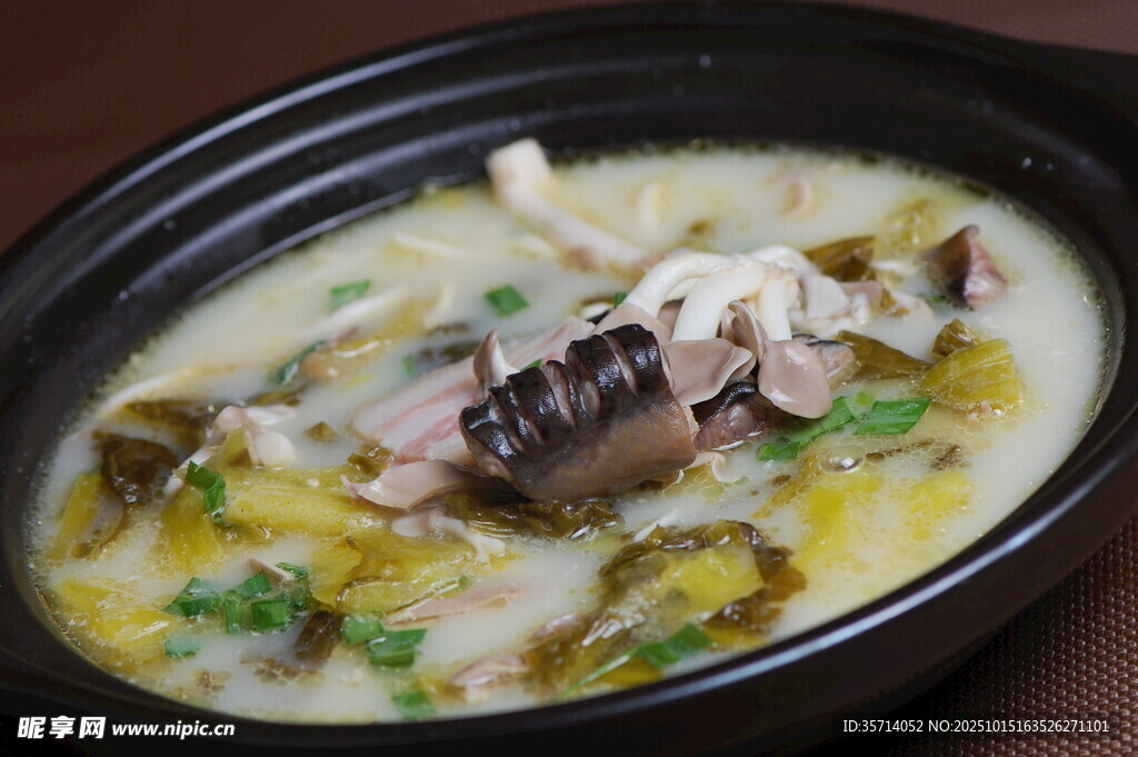 香浓酸菜炖排骨美食图