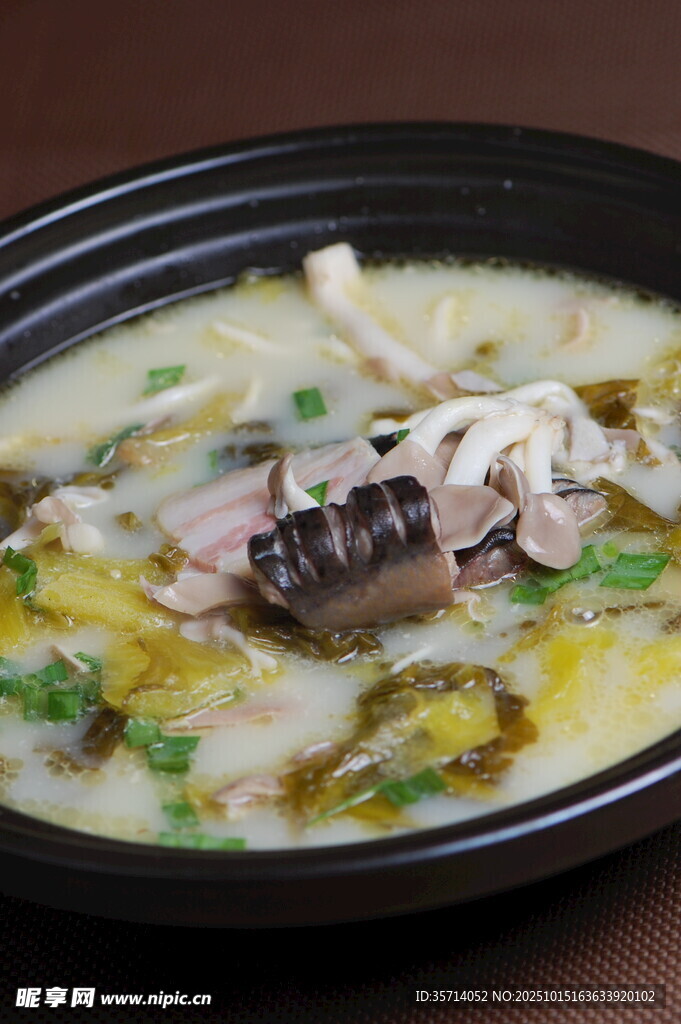 鲜香滋补菌菇鸡汤