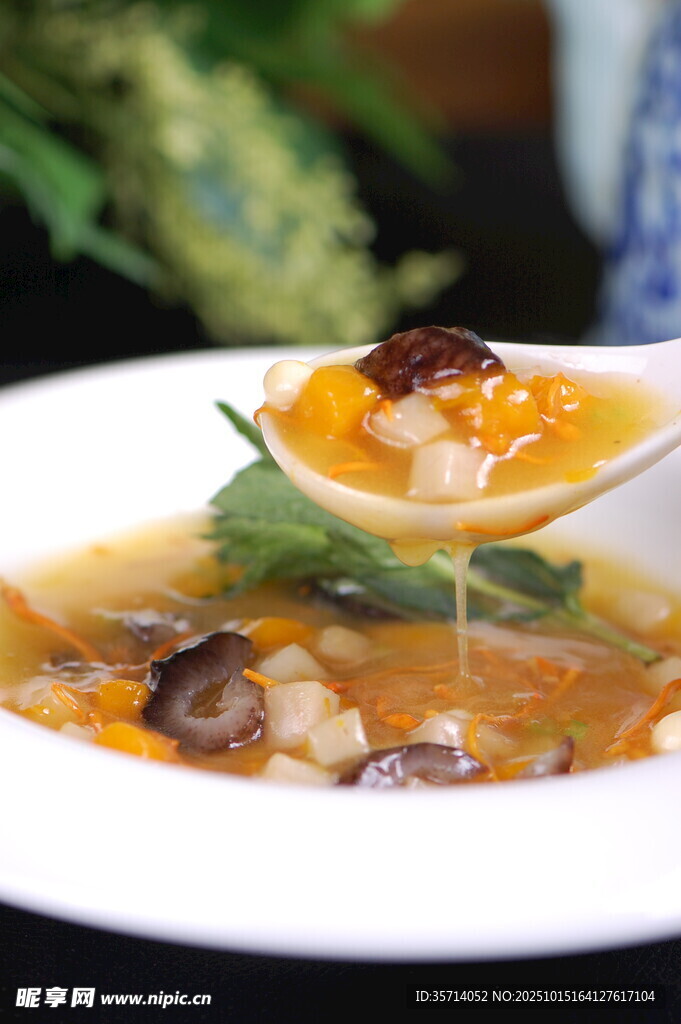 美味菌菇汤一勺好滋味