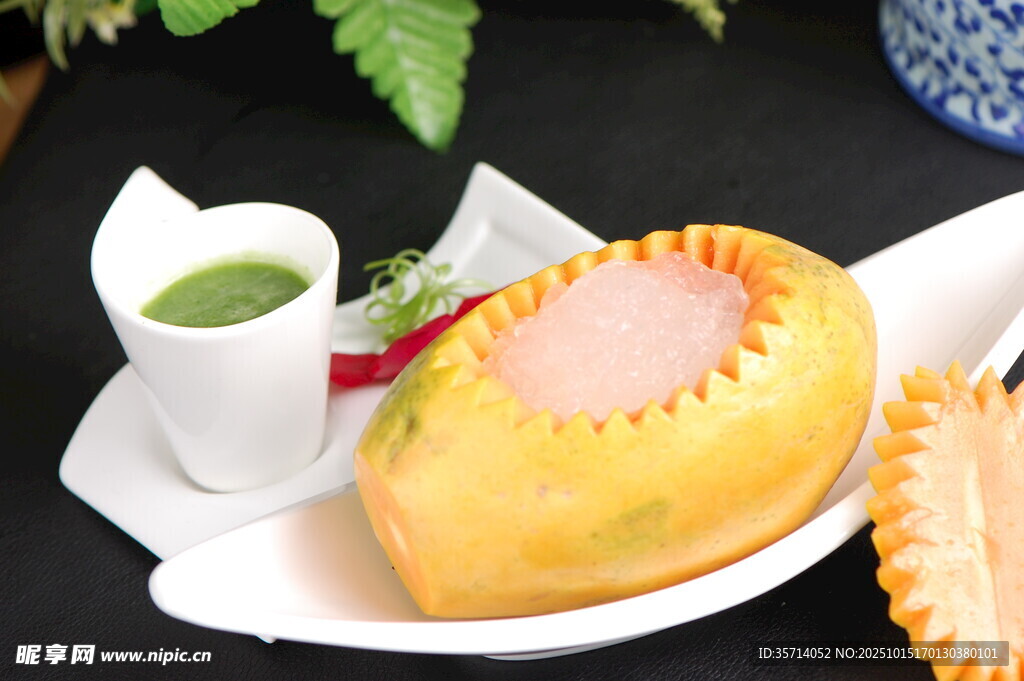 创意摆盘的特色水果美食