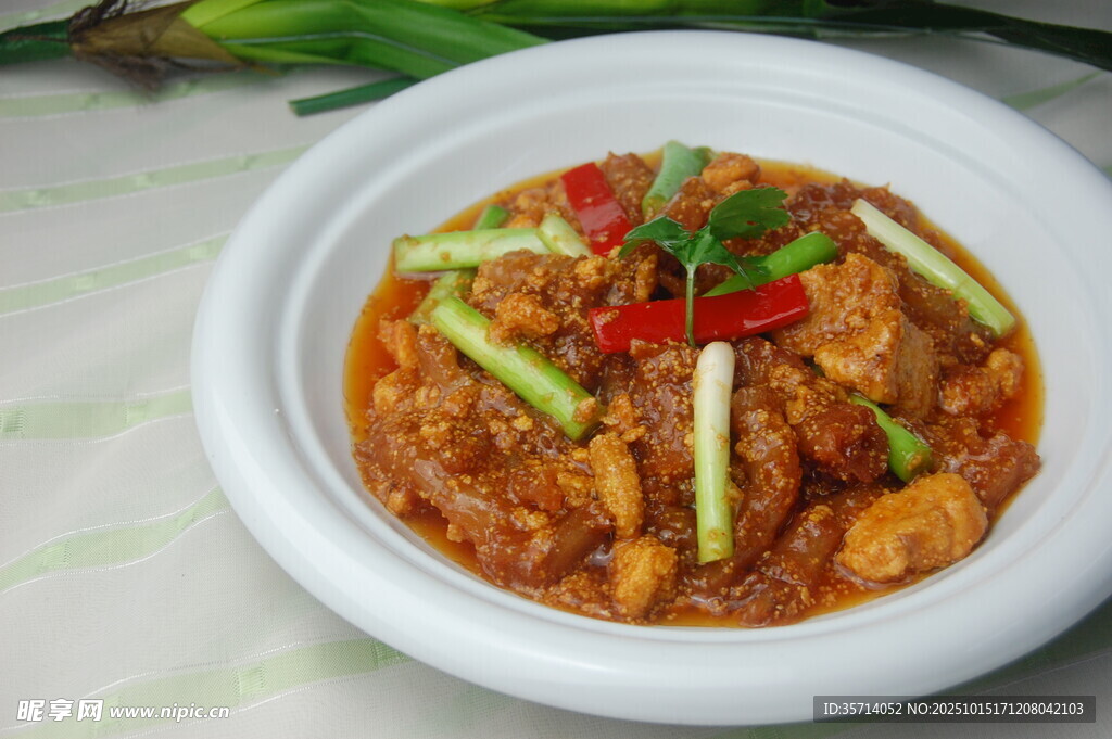 美味鸡肉煲鲜香诱人