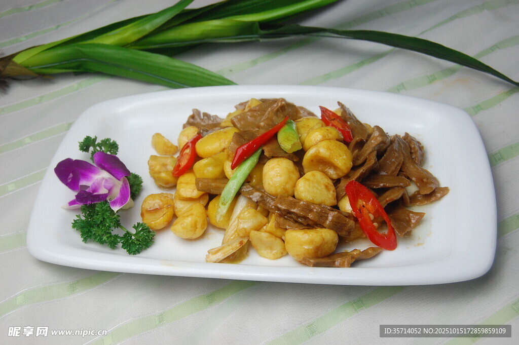 土豆炒肉摆盘精致