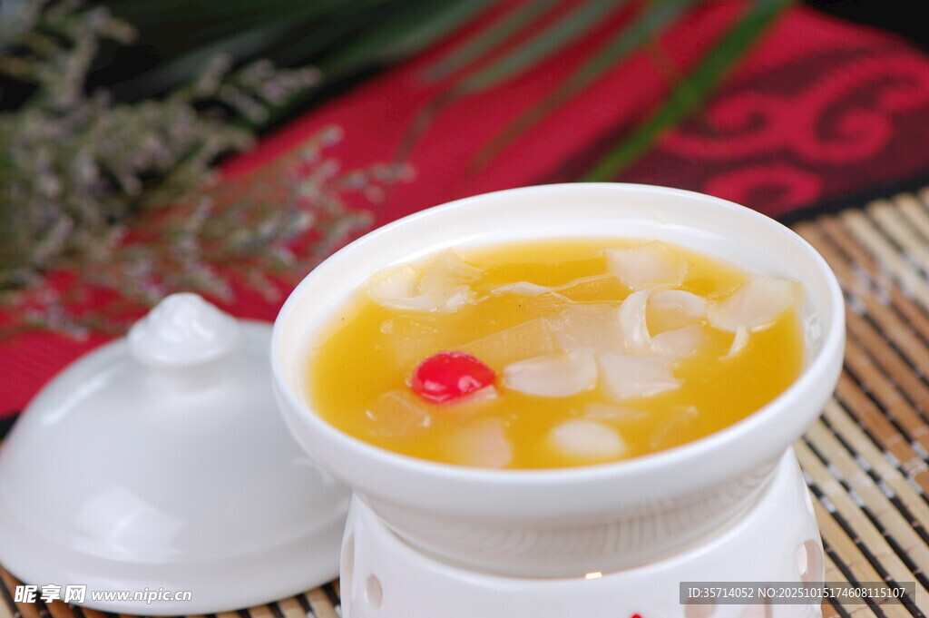 滋补银耳羹营养又美味