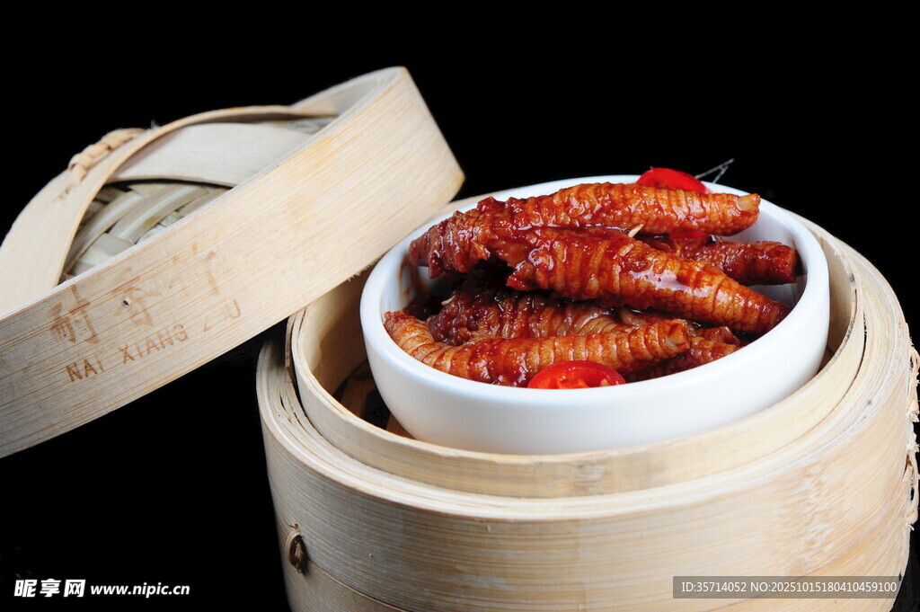 蒸笼里的美味红烧鱼
