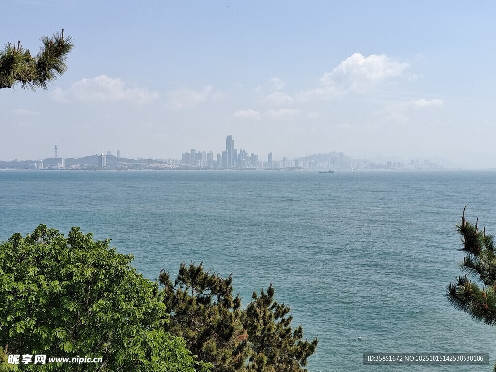 海滨城市海景远眺
