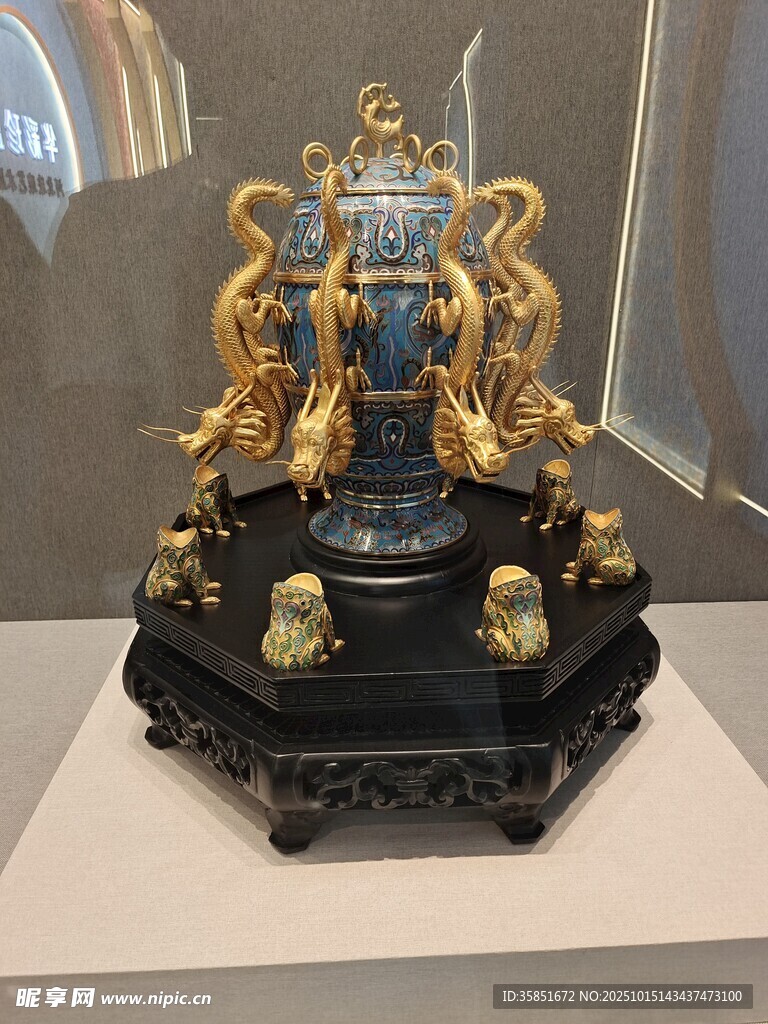 地动仪