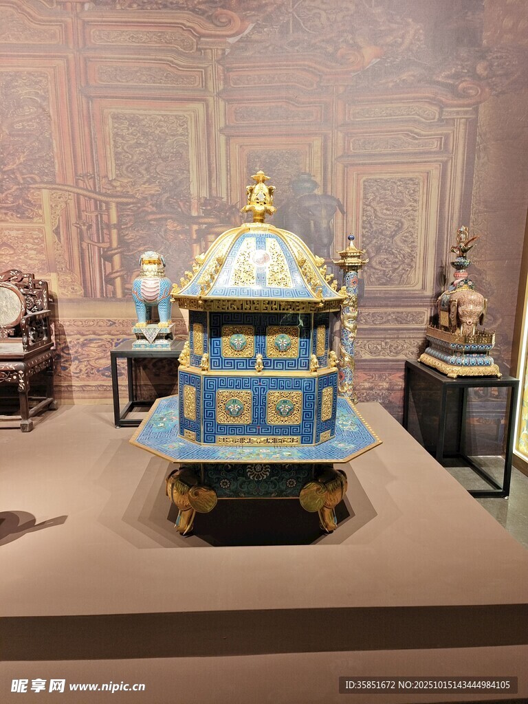 精美蓝金相间工艺摆件