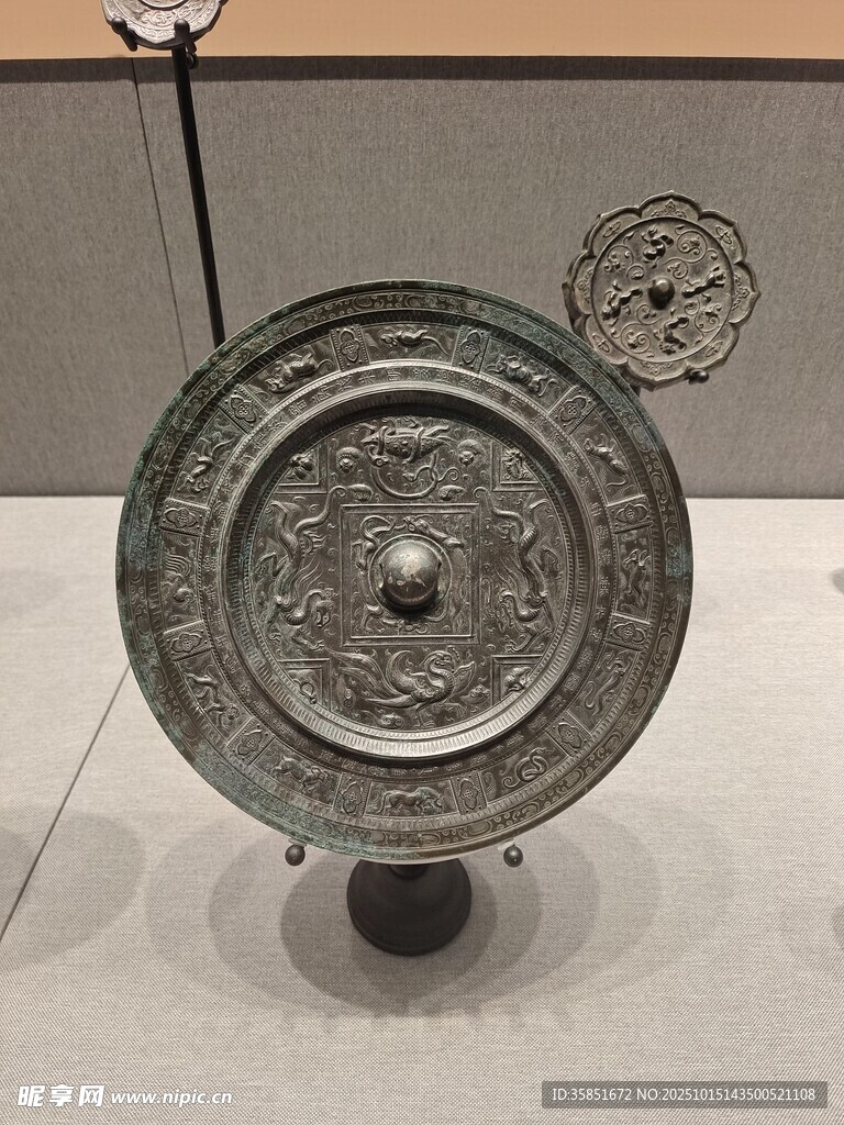 古代青铜镜展示