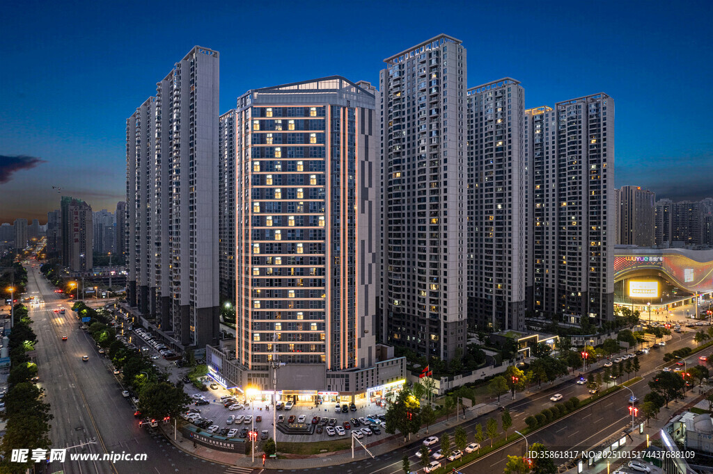 城市高楼夜景俯瞰