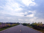 宽阔公路伸向远方
