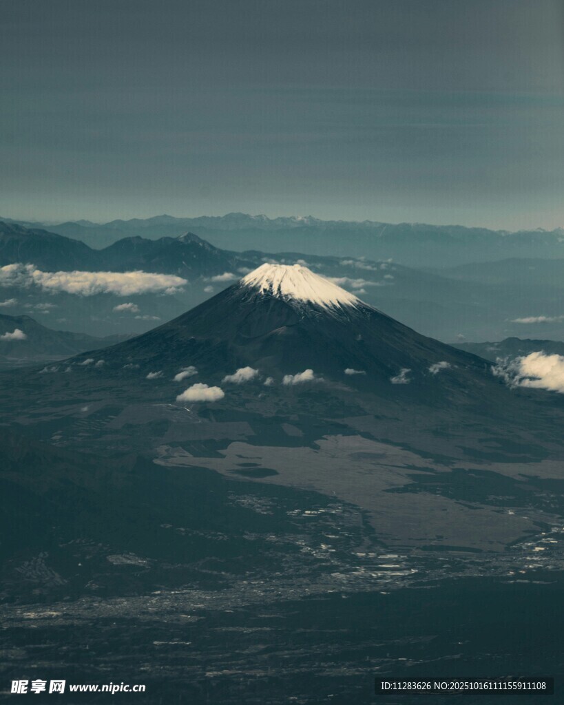俯瞰富士山壮丽景观
