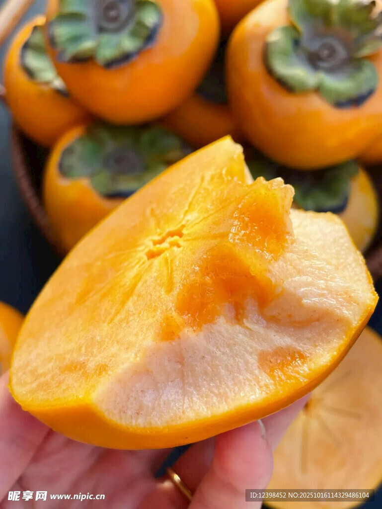香甜软糯的新鲜柿子果肉