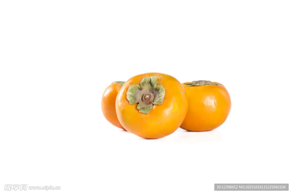 新鲜柿子摆放在一起