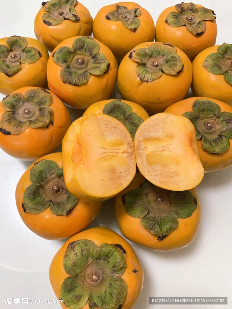 新鲜柿子