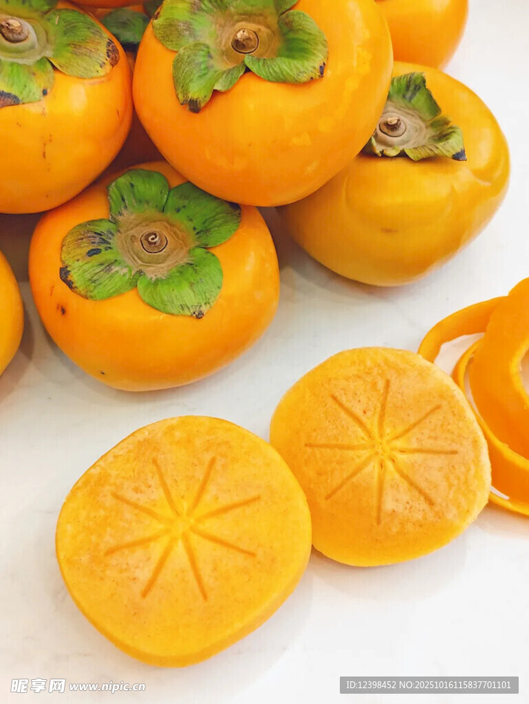 新鲜柿子