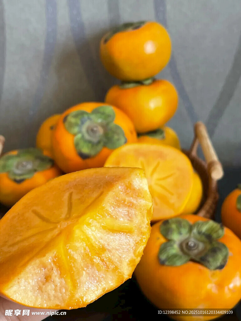 新鲜柿子