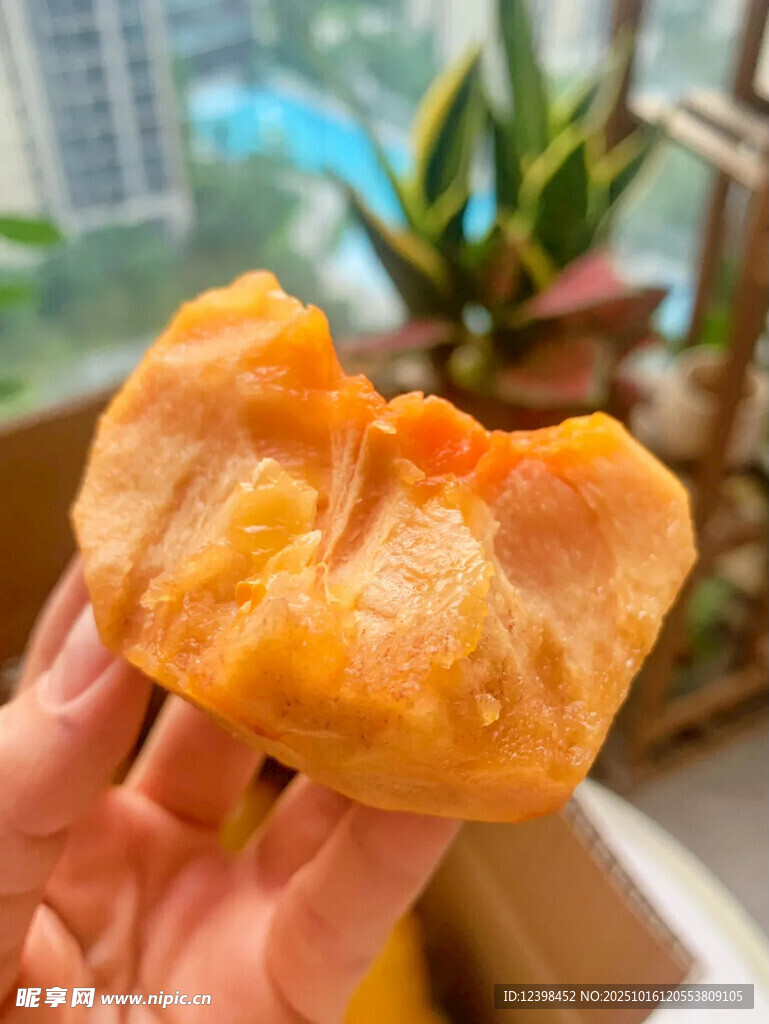 手中的美味红薯干