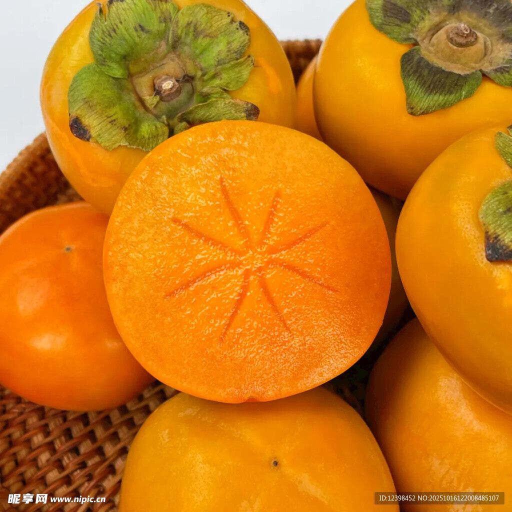 新鲜柿子
