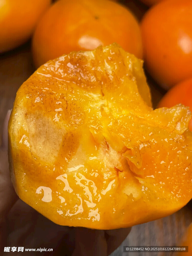 香甜多汁的柿子果肉