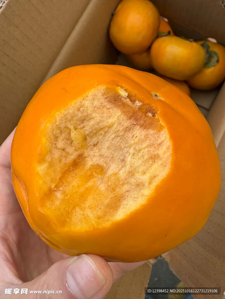 腐烂的柿子