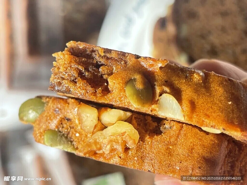 美味坚果夹心糕点