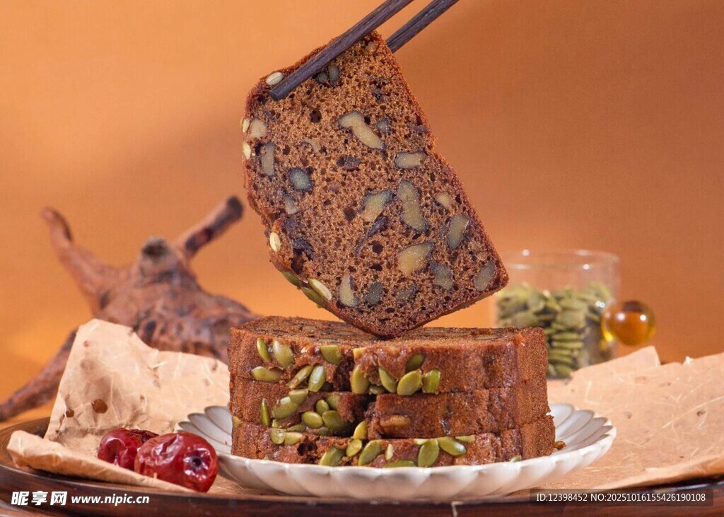 美味烤肉搭配多样美食