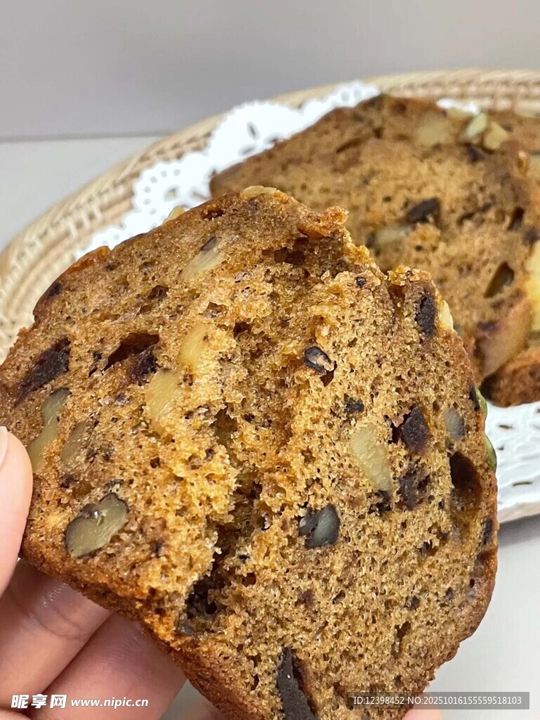 美味坚果巧克力面包片