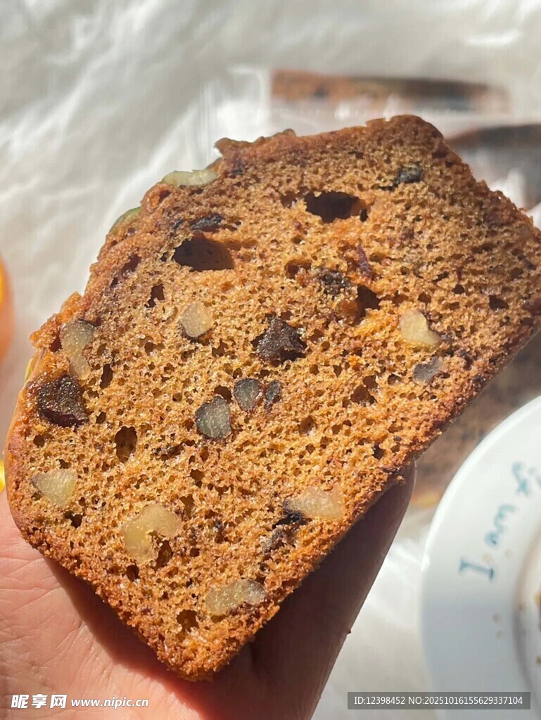 美味葡萄干面包切片