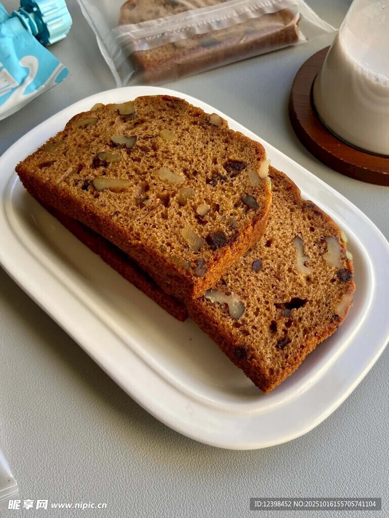 美味葡萄干面包切片