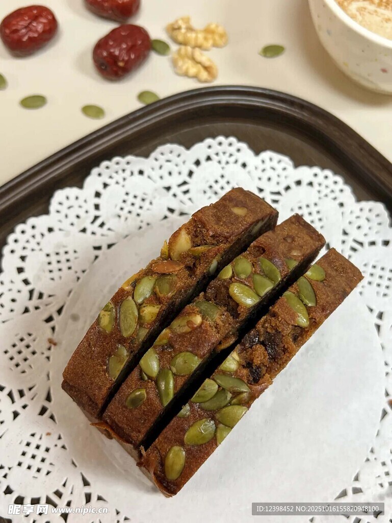 美味坚果夹心巧克力