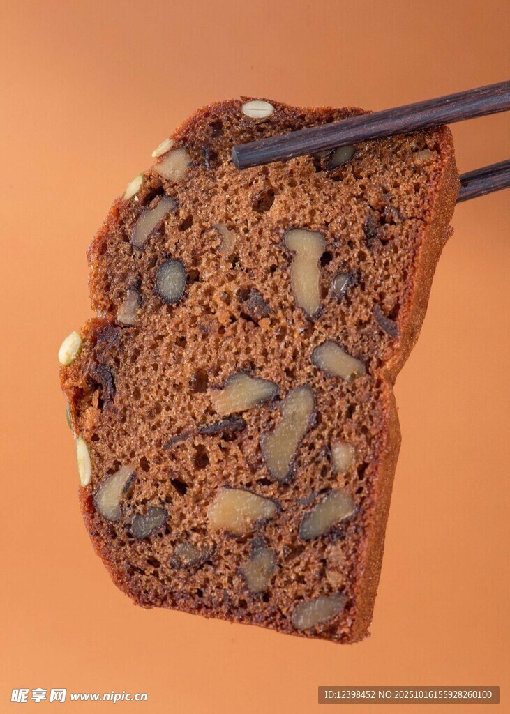 坚果夹心巧克力面包