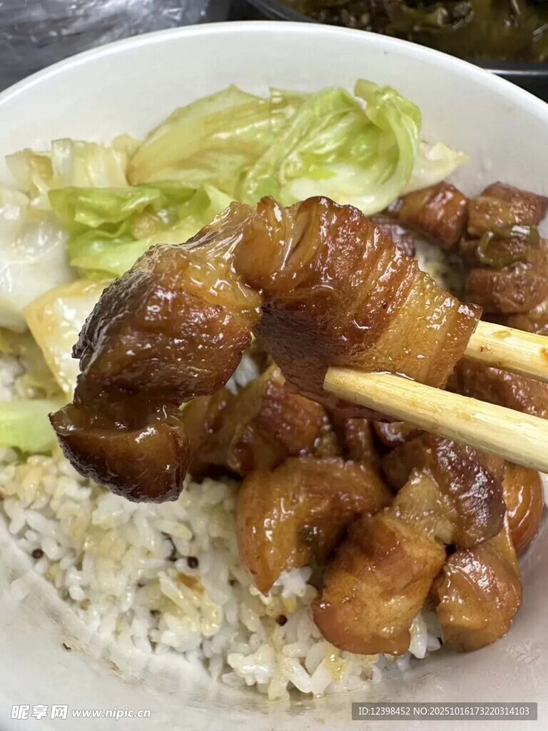 红烧肉盖饭